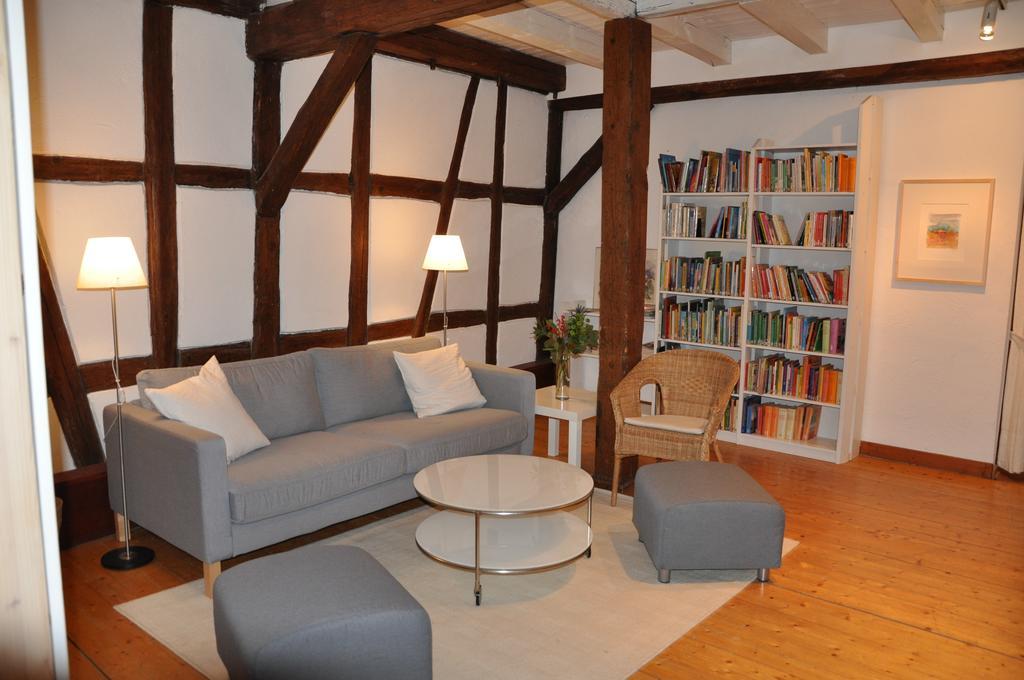 Gaestezimmer Am Hof Frankfurt am Main Bagian luar foto