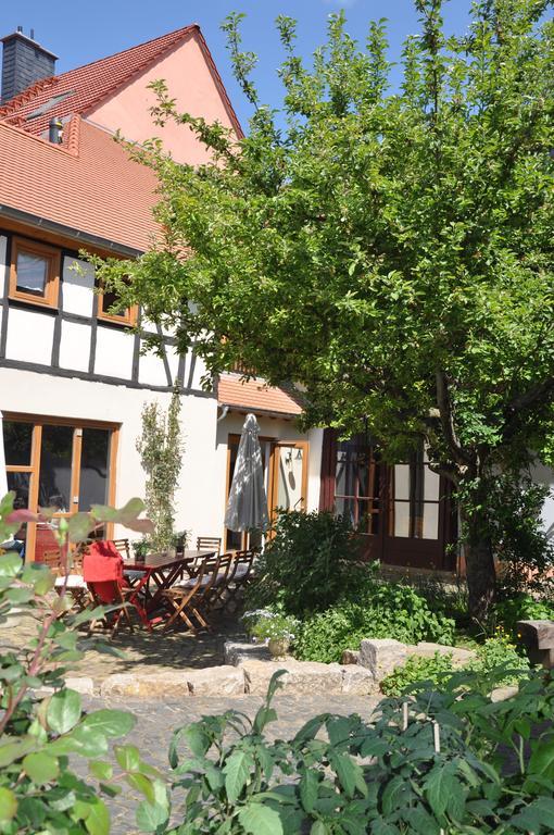 Gaestezimmer Am Hof Frankfurt am Main Bagian luar foto