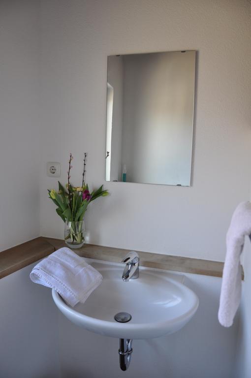 Gaestezimmer Am Hof Frankfurt am Main Bagian luar foto