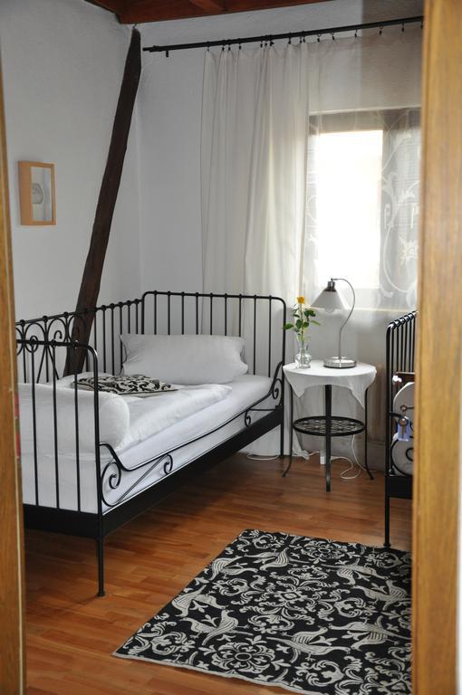 Gaestezimmer Am Hof Frankfurt am Main Bagian luar foto