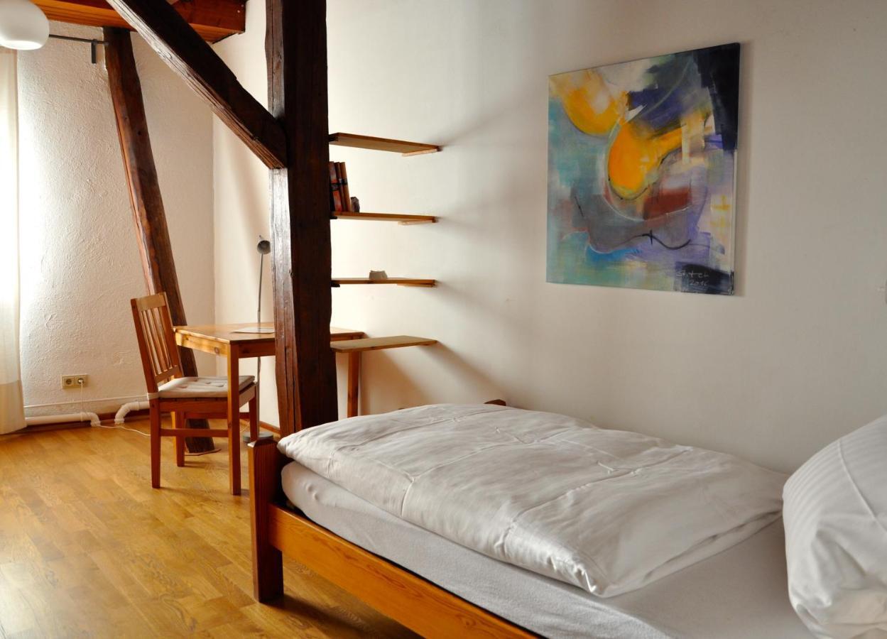 Gaestezimmer Am Hof Frankfurt am Main Bagian luar foto
